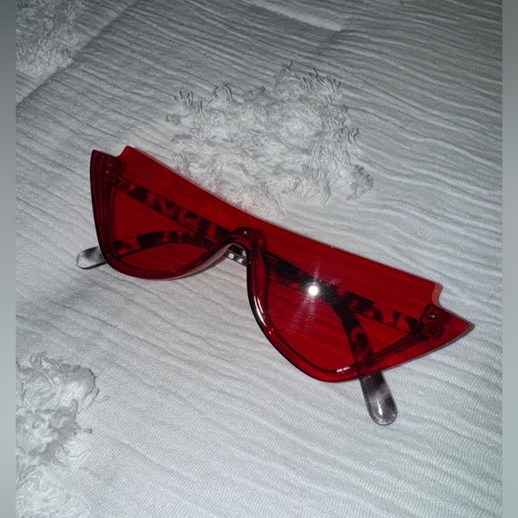 ASOS retro red sunglasses - Picture 2 of 3